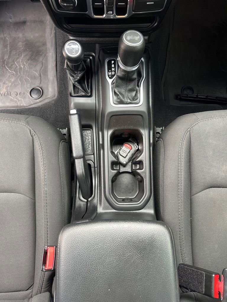 Used 2023 Jeep Wrangler Unlimited w/ Sun & Screen Package image 33