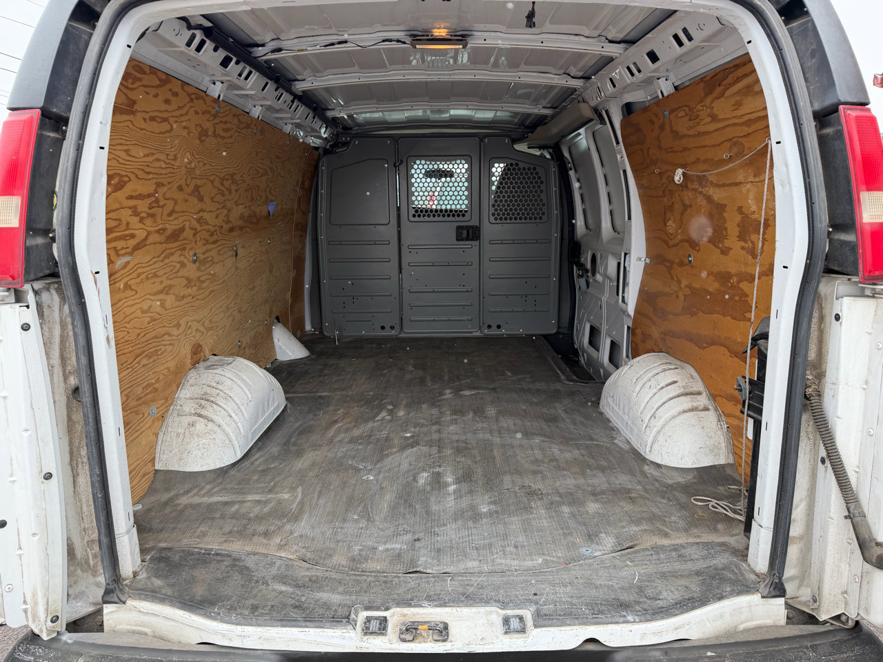 Used 2011 Chevrolet Express 1500 AWD image 5