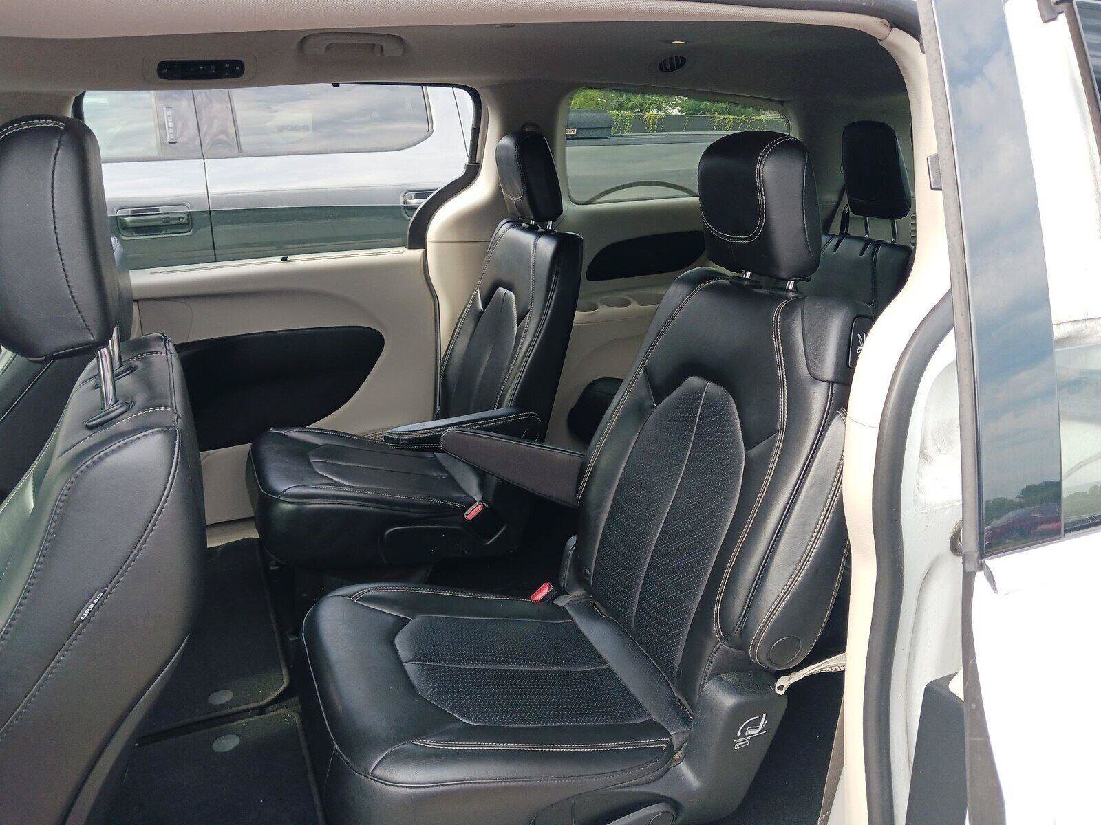 Used 2020 Chrysler Voyager Lxi FWD image 7