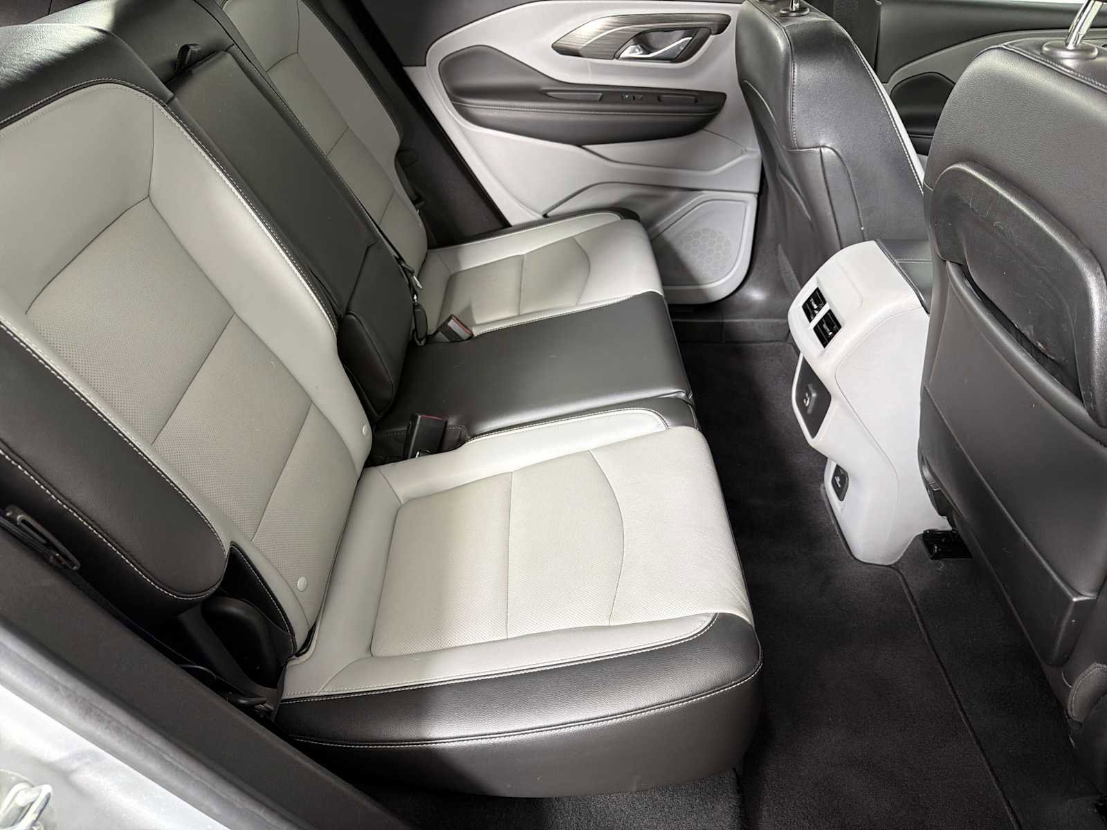 Used 2022 GMC Terrain SLT w/ Infotainment Package II FWD image 13