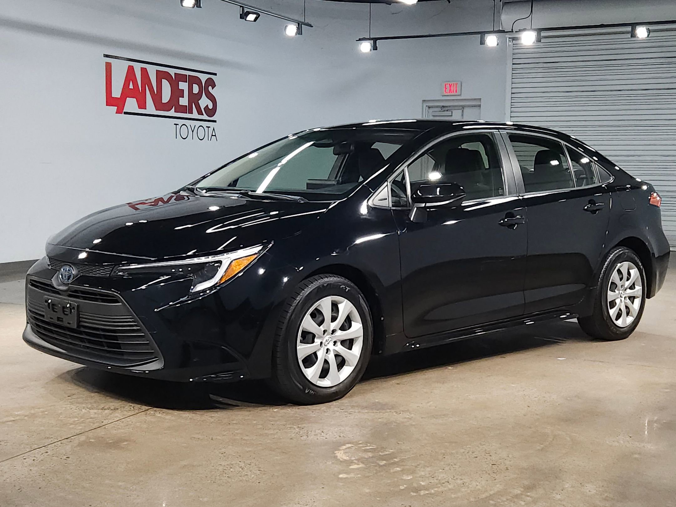 Used 2025 Toyota Corolla LE image 3