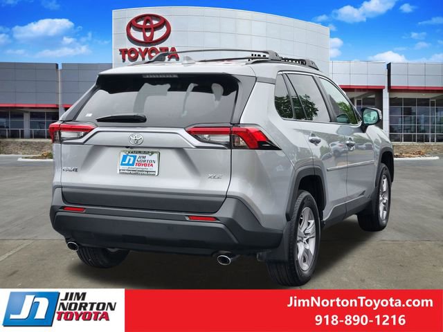Used 2025 Toyota RAV4 XLE w/ Convenience Package FWD image 6