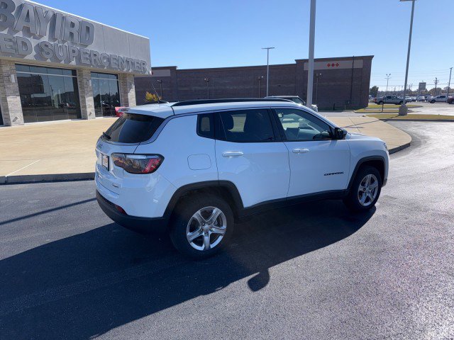 Used 2024 Jeep Compass Latitude image 3