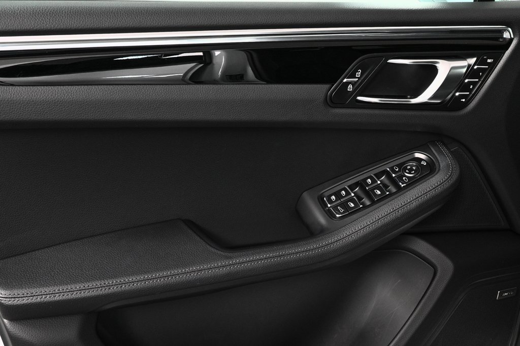 Used 2025 Porsche Macan image 6