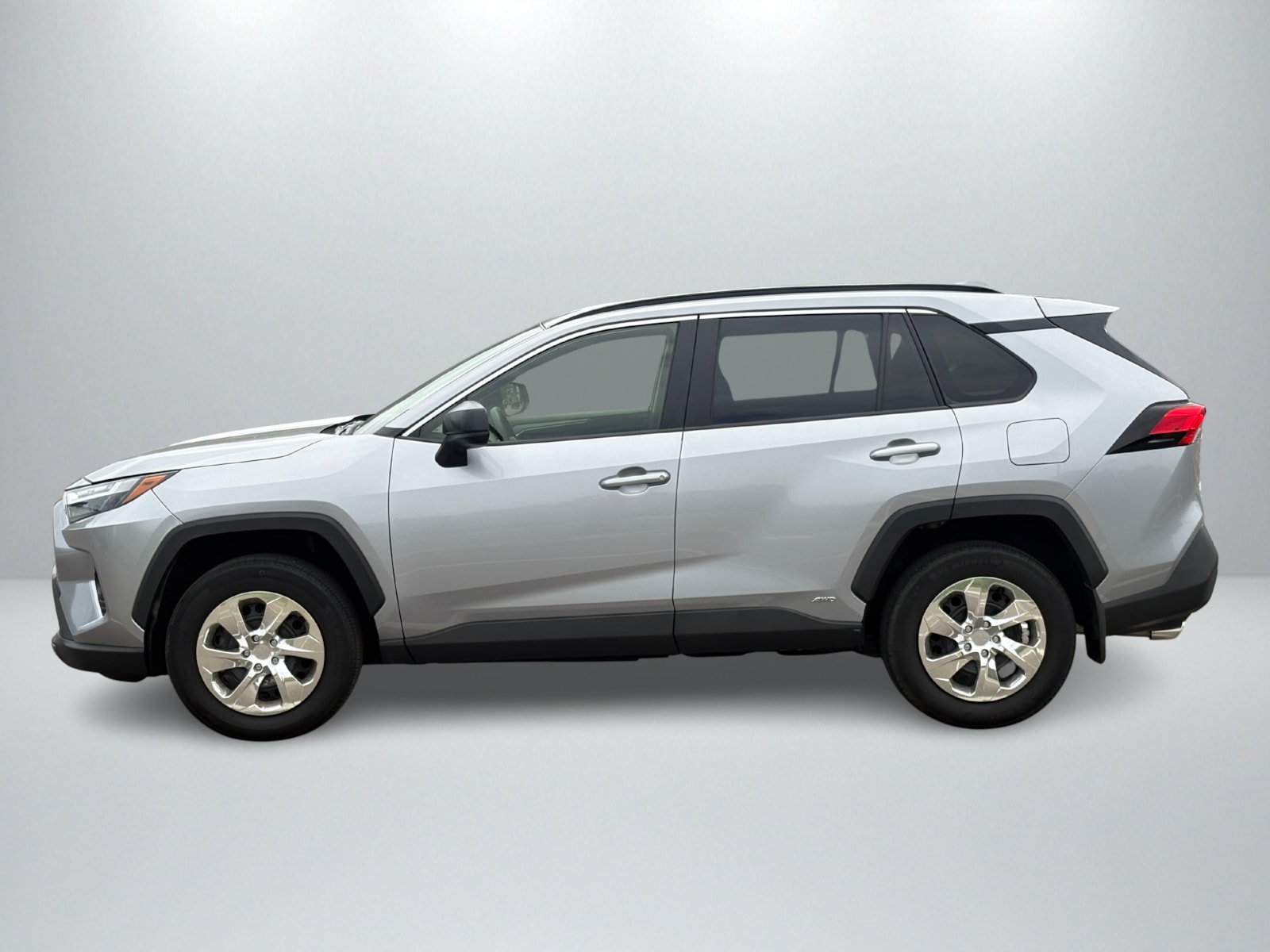 Used 2024 Toyota RAV4 LE AWD/4WD image 2