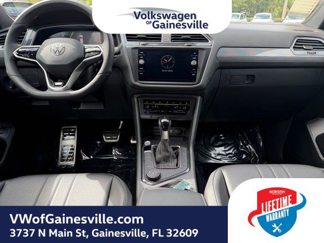 Certified 2024 Volkswagen Tiguan SE R-Line AWD/4WD image 13