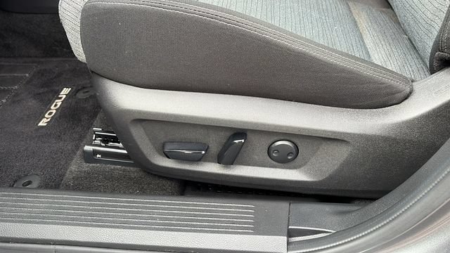 Used 2023 Nissan Rogue SV AWD/4WD image 11