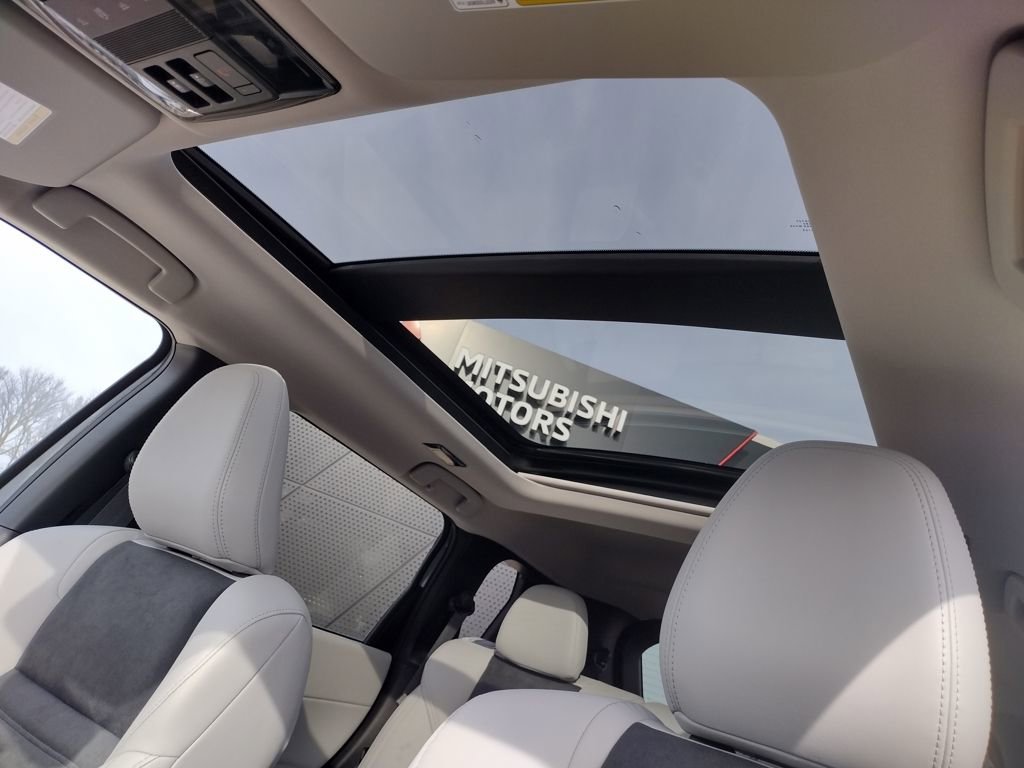 New 2026 Mitsubishi Outlander SE image 3