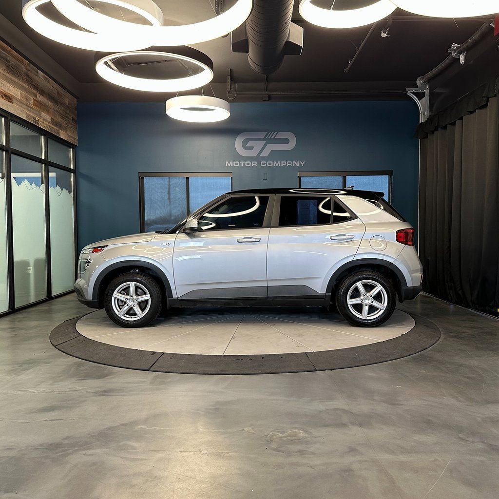 Used 2021 Hyundai Venue SE FWD image 6