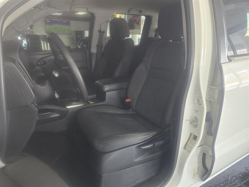 Used 2022 Nissan Frontier S RWD image 9
