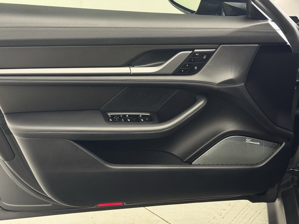 Used 2021 Porsche Taycan Turbo S image 9