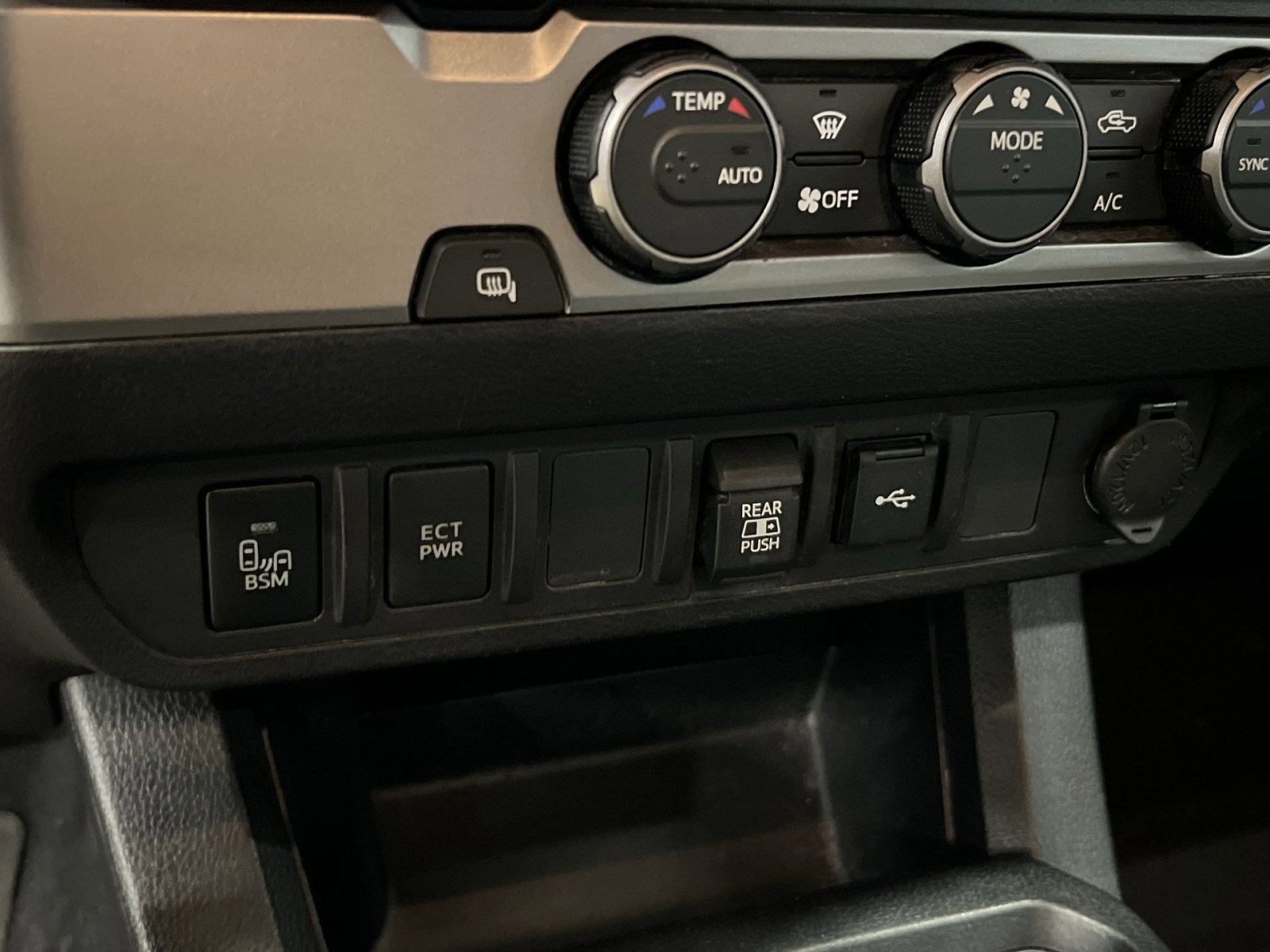 Used 2022 Toyota Tacoma SR5 w/ Technology Package image 26