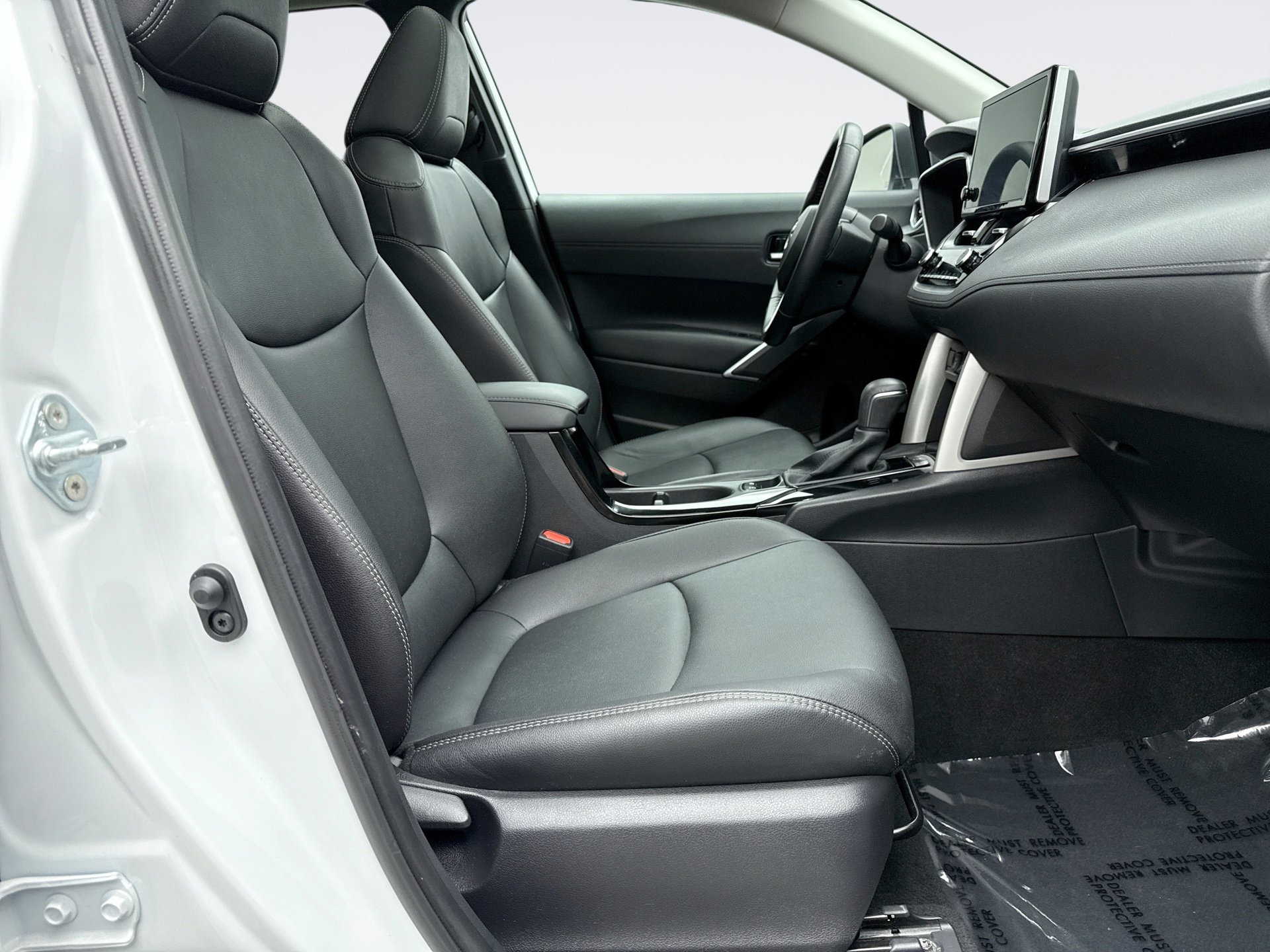 Used 2024 Toyota Corolla Cross XLE w/ Convenience Package image 19