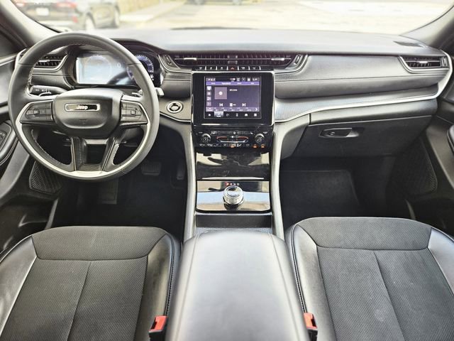 Used 2025 Jeep Grand Cherokee Altitude image 15