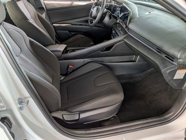 Used 2025 Hyundai Elantra SEL image 33