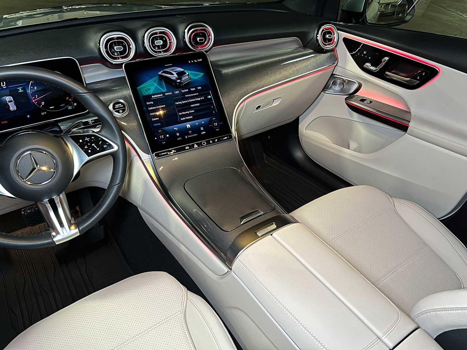 Used 2025 Mercedes-Benz GLC 300 4MATIC image 37