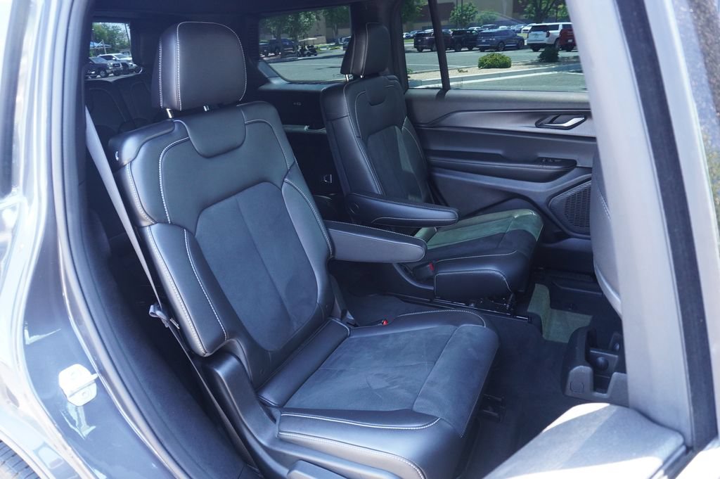 Used 2025 Jeep Grand Cherokee L Altitude RWD image 10