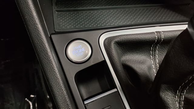 Used 2025 Volkswagen Jetta SE image 30