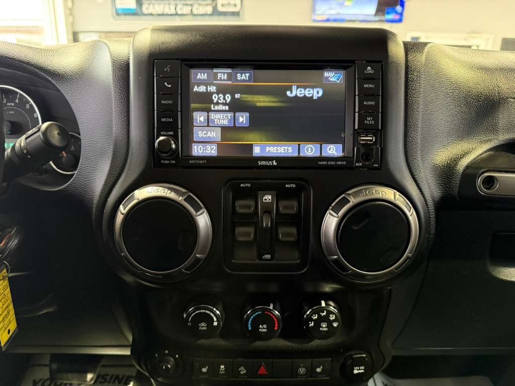 Used 2018 Jeep Wrangler Altitude image 16