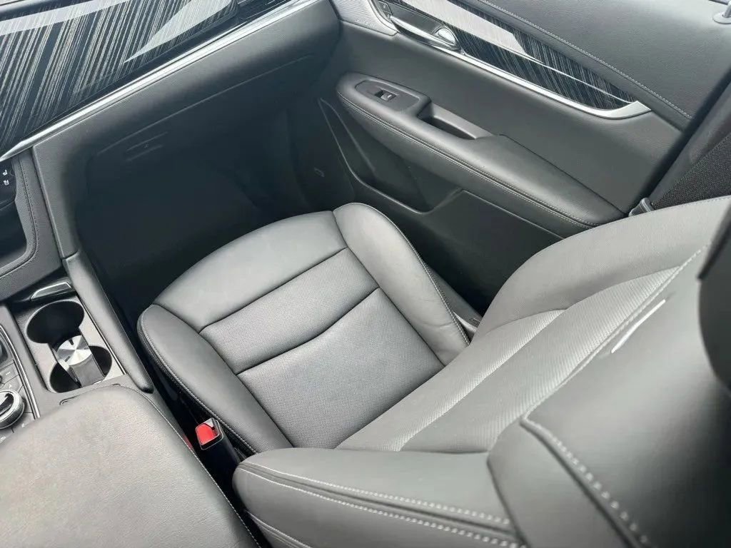 Used 2024 Cadillac XT6 Premium Luxury w/ Technology Package image 21