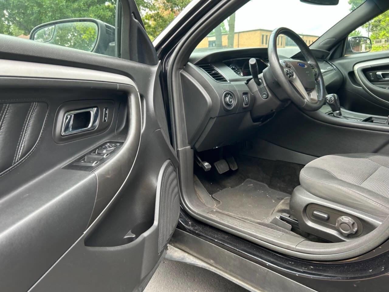 Used 2016 Ford Taurus SEL image 16