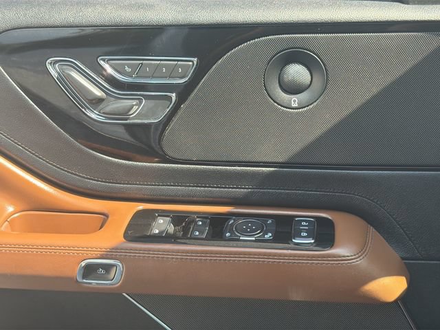 Used 2021 Lincoln Aviator Reserve w/ Class IV Trailer Tow Package RWD image 25