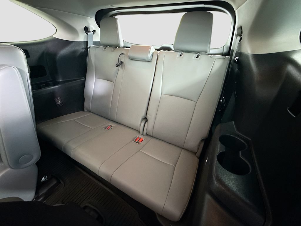 Used 2022 Toyota Highlander Limited FWD image 23