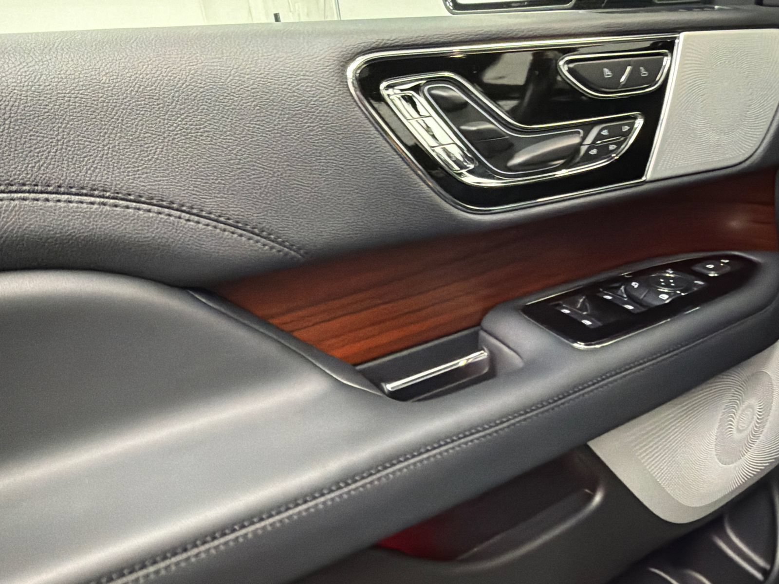 Used 2023 Lincoln Navigator Reserve AWD/4WD image 34