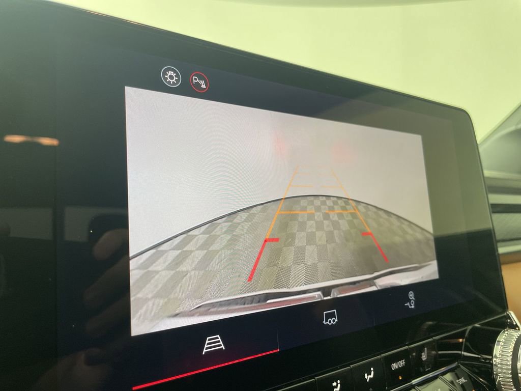 Used 2025 GMC Canyon AT4 image 15