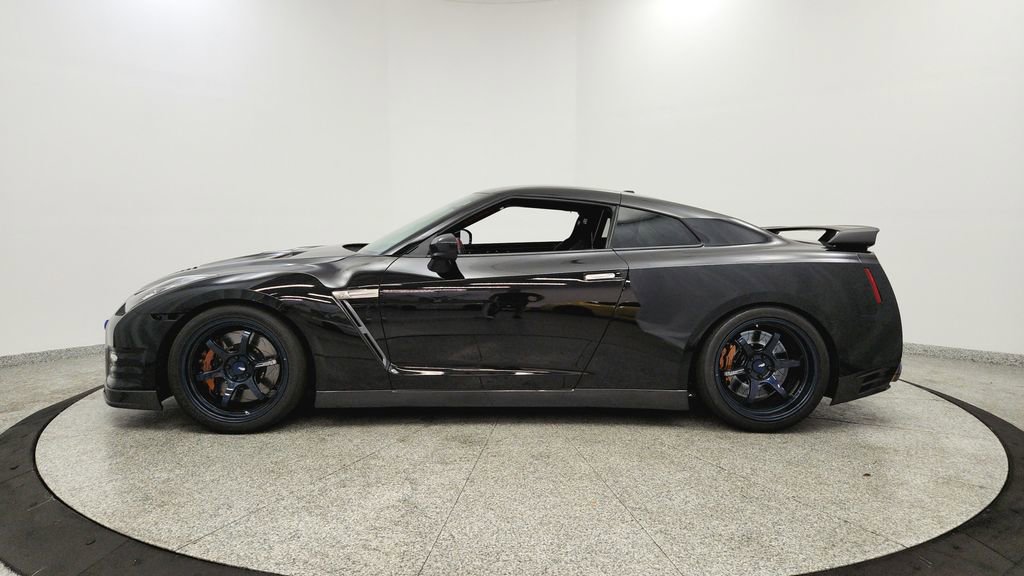 Used 2014 Nissan GT-R Black Edition AWD/4WD image 2