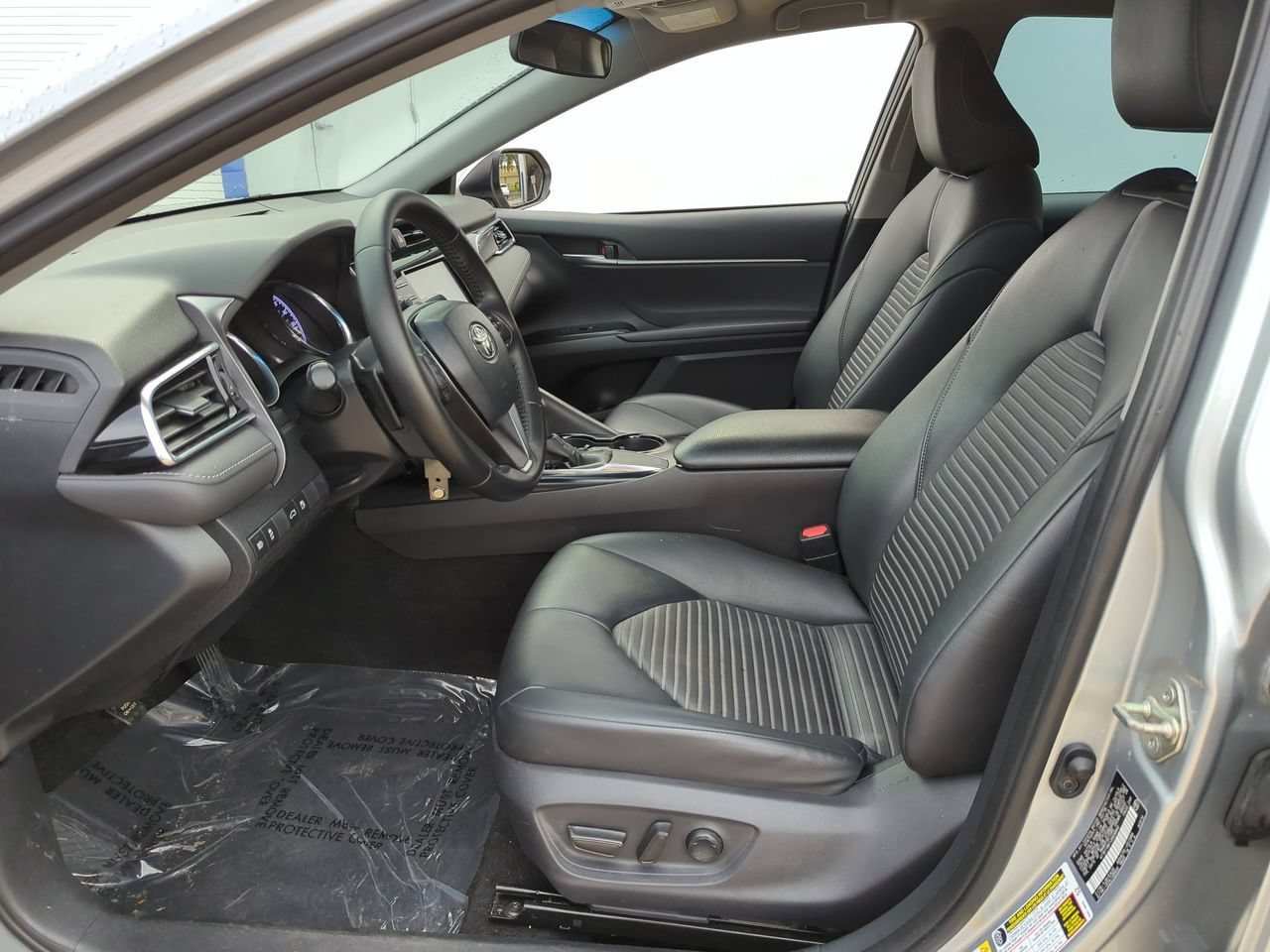 Used 2018 Toyota Camry SE FWD image 17