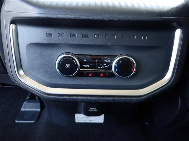 Used 2025 Ford Expedition Platinum image 12