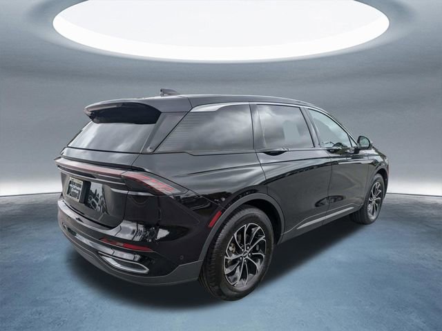 Used 2024 Lincoln Nautilus Premier AWD/4WD image 4