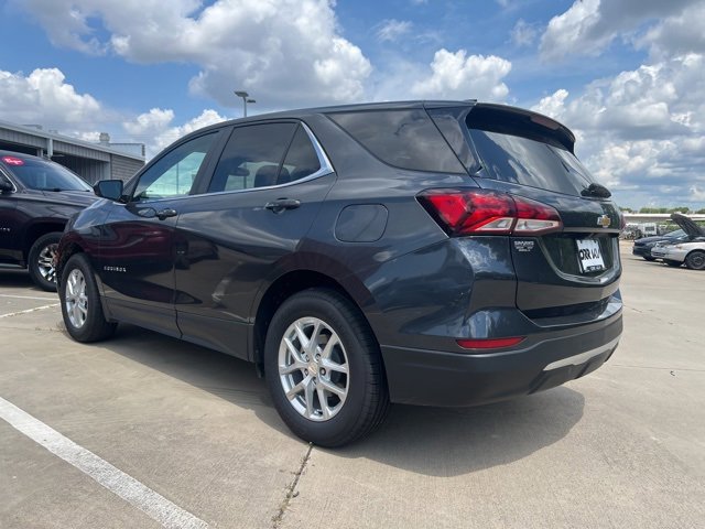 Used 2023 Chevrolet Equinox LT image 2