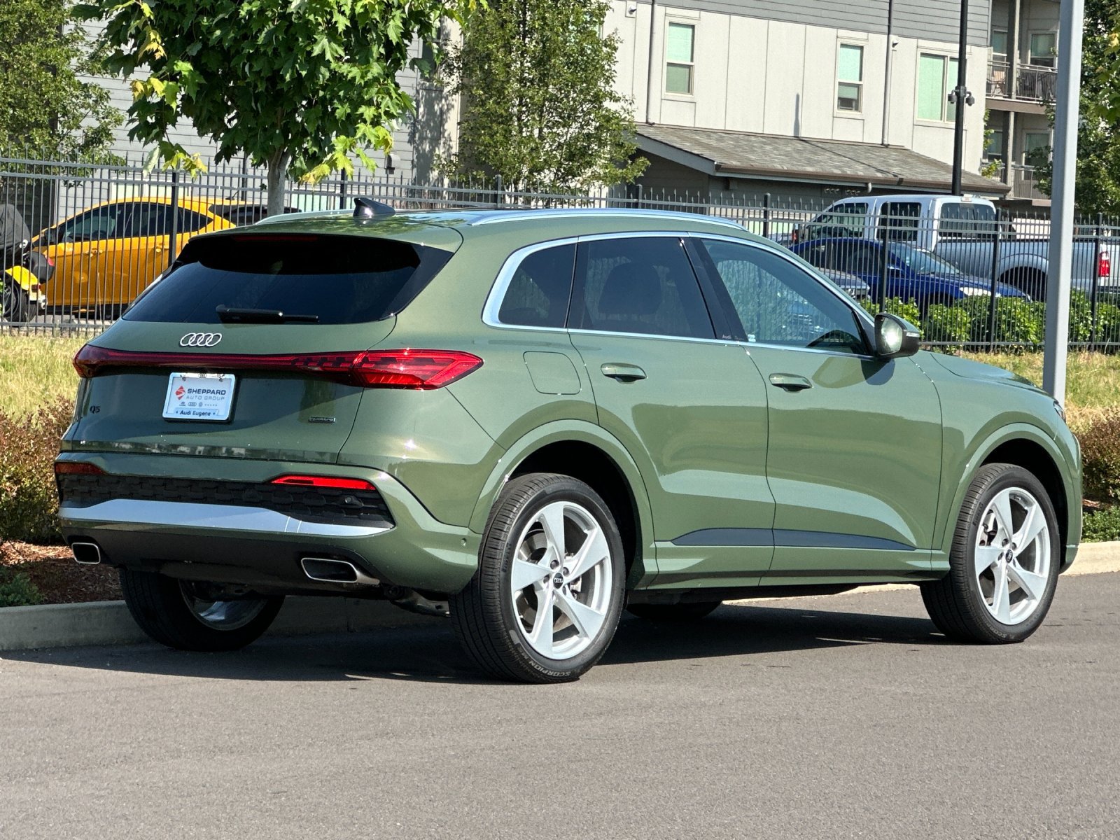 Used 2025 Audi Q5 Premium Plus w/ Premium Plus AWD/4WD image 3