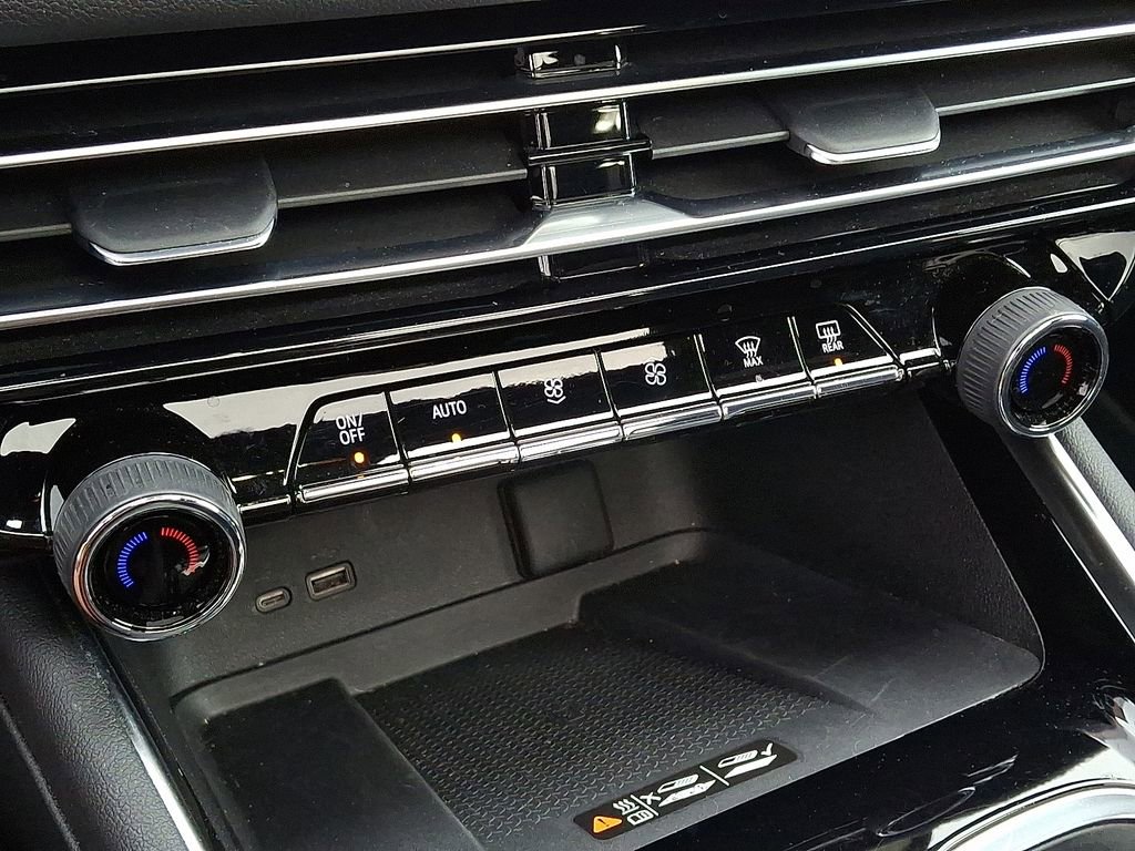 Used 2024 Chevrolet Traverse RS image 17