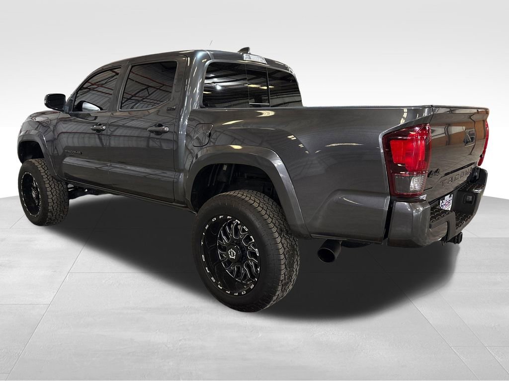 Used 2021 Toyota Tacoma SR5 w/ Technology Package image 3