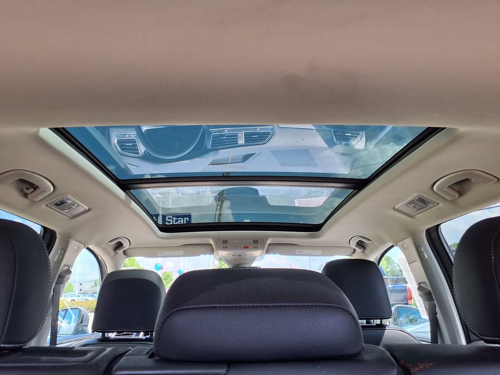 Used 2022 Volkswagen Tiguan SE w/ Panoramic Sunroof Package FWD image 28