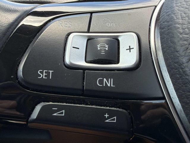 Used 2018 Volkswagen Passat 2.0T SE FWD image 26