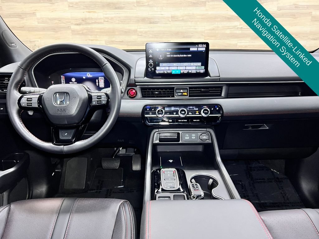 Used 2025 Honda Pilot Black Edition image 2