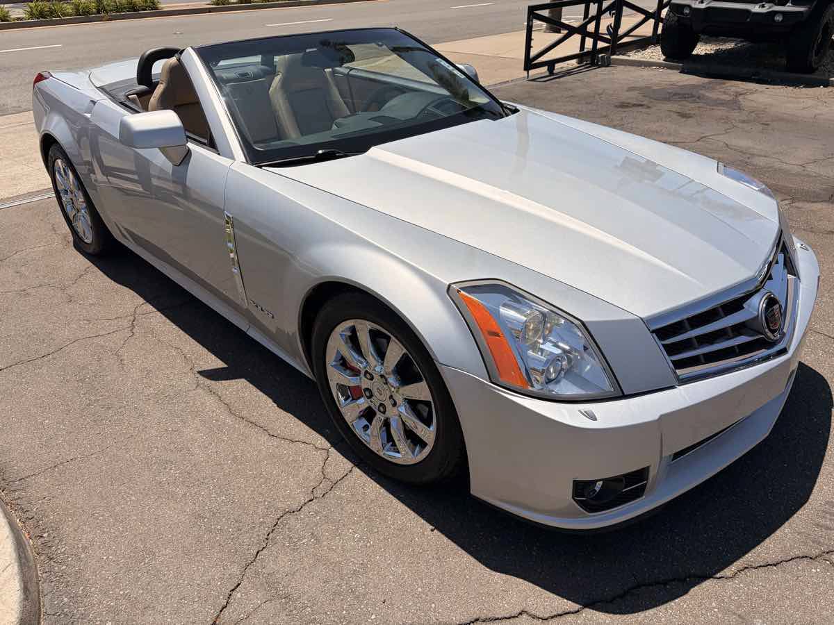 Used 2009 Cadillac XLR RWD image 9