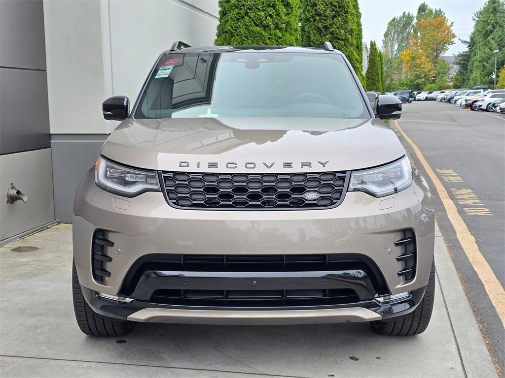 New 2025 Land Rover Discovery Dynamic SE image 3