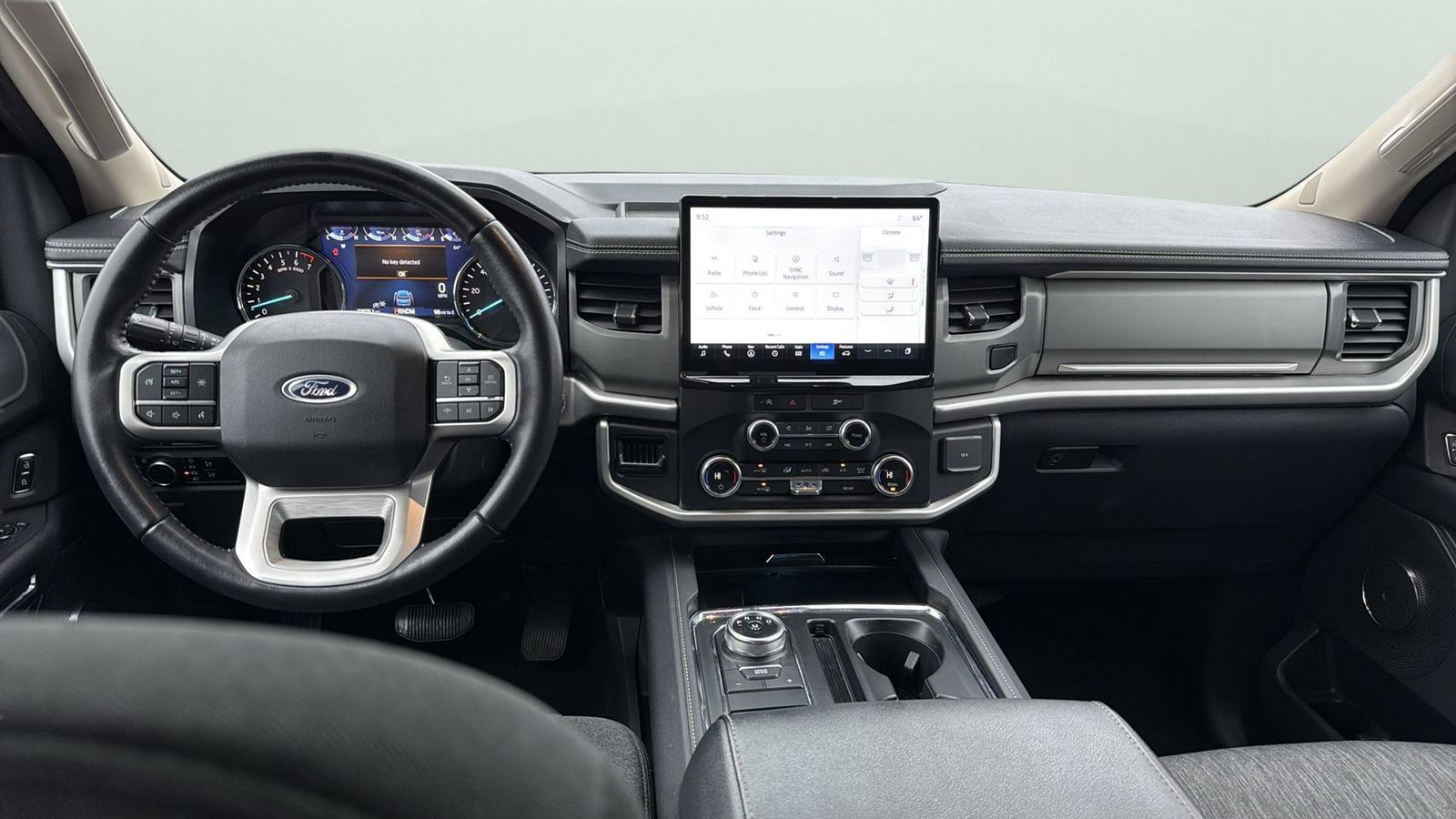 Used 2023 Ford Expedition XLT image 22