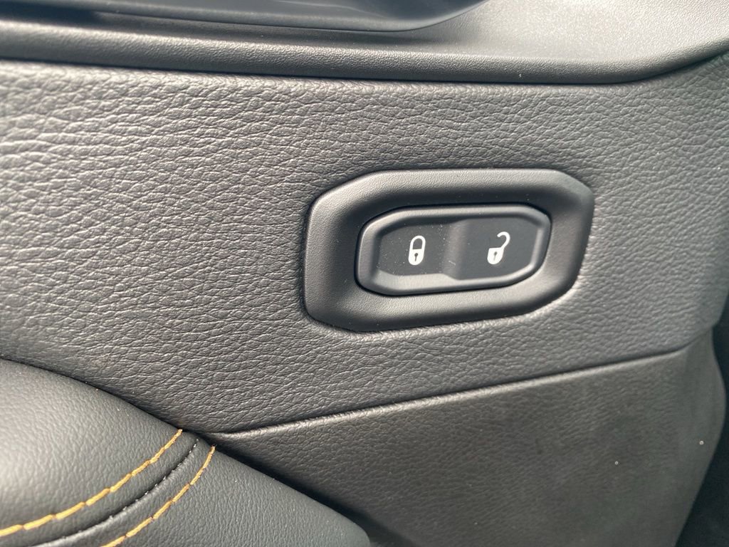 Used 2025 Jeep Gladiator High Tide image 11