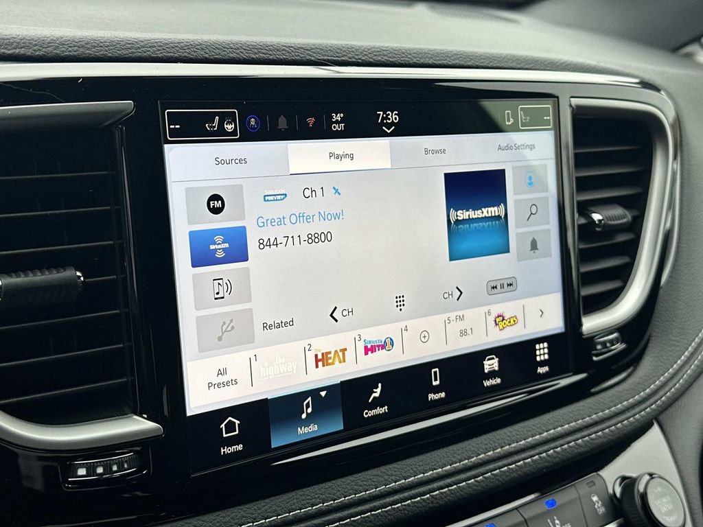New 2026 Chrysler Pacifica Select w/ S Appearance Package AWD/4WD image 3