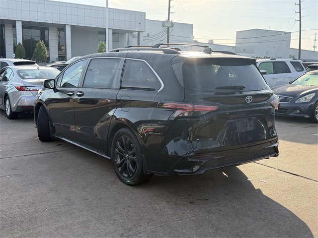 Used 2022 Toyota Sienna XSE image 7