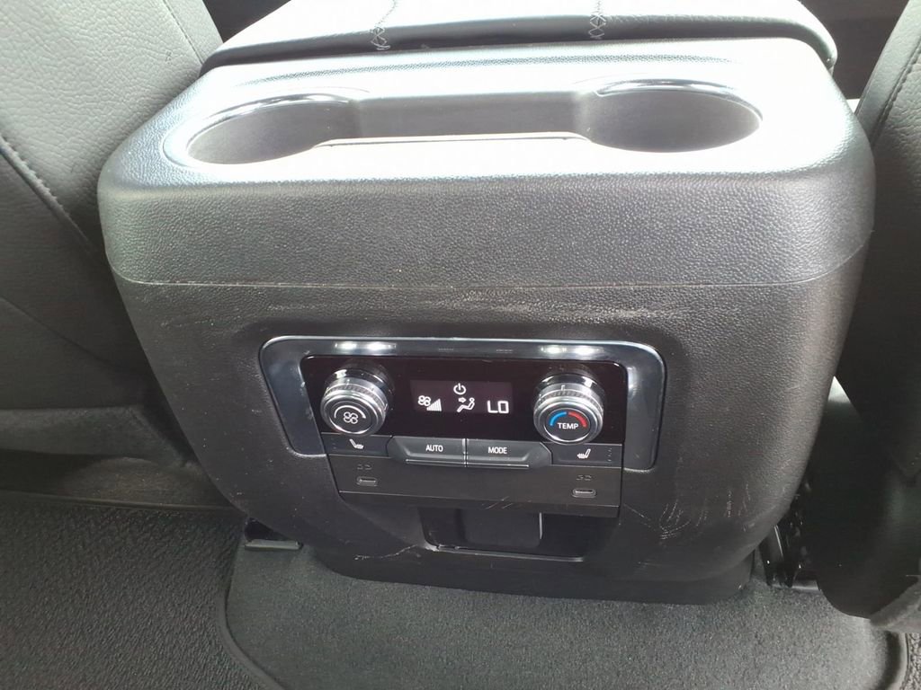 Used 2025 GMC Yukon Denali RWD image 18