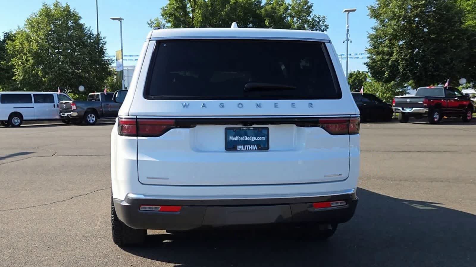 Used 2022 Jeep Wagoneer Series III AWD/4WD image 7