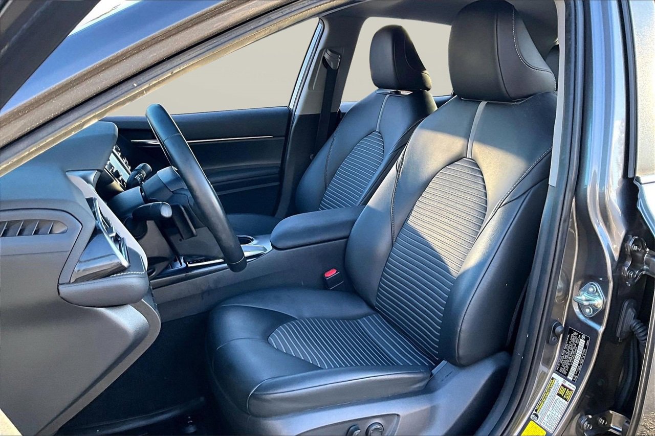 Used 2020 Toyota Camry SE image 19