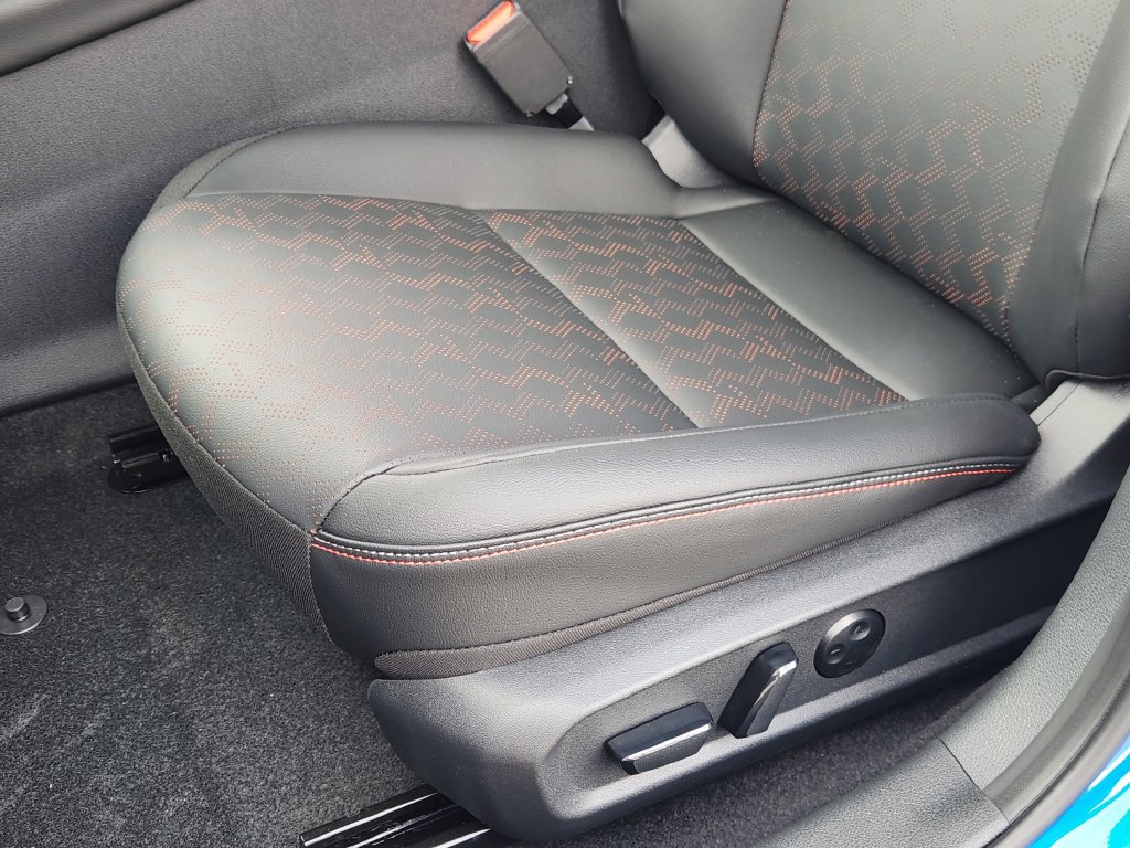 New 2026 Nissan Sentra SR w/ SR Premium Package FWD image 17